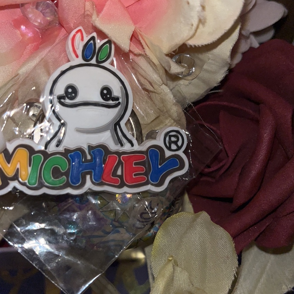 🔑🔵🟡🔴 • MICHLEY • 🔑🔴🔵🟡 • Keychain - Picture 2 of 7